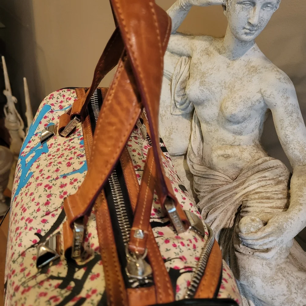 L.A.M.B. by Gwen Stefani Ditzy Graffiti Zipper Flower Bag #402 - Picture 8 of 17